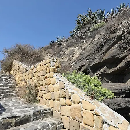 082 - Stunning Sea Views Beachfront Apartamento