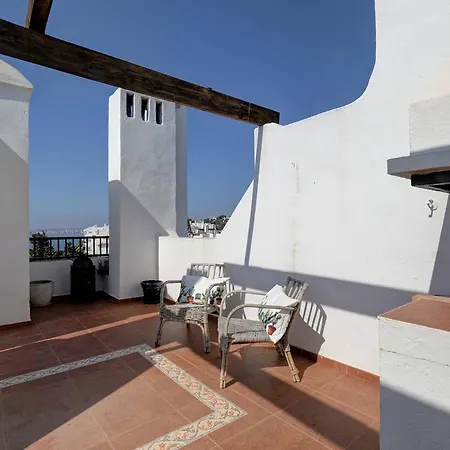 082 - Stunning Sea Views Beachfront Apartamento