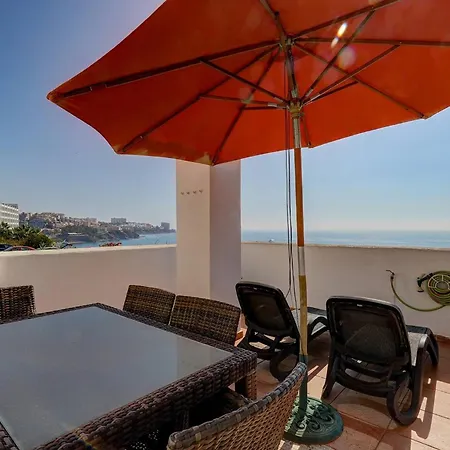 082 - Stunning Sea Views Beachfront Apartamento *